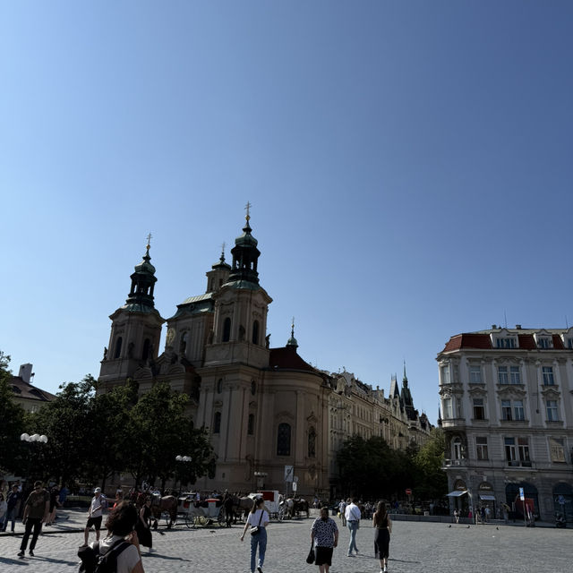 🇨🇿 Prague Travel Guide: The City of a Hundred Spires