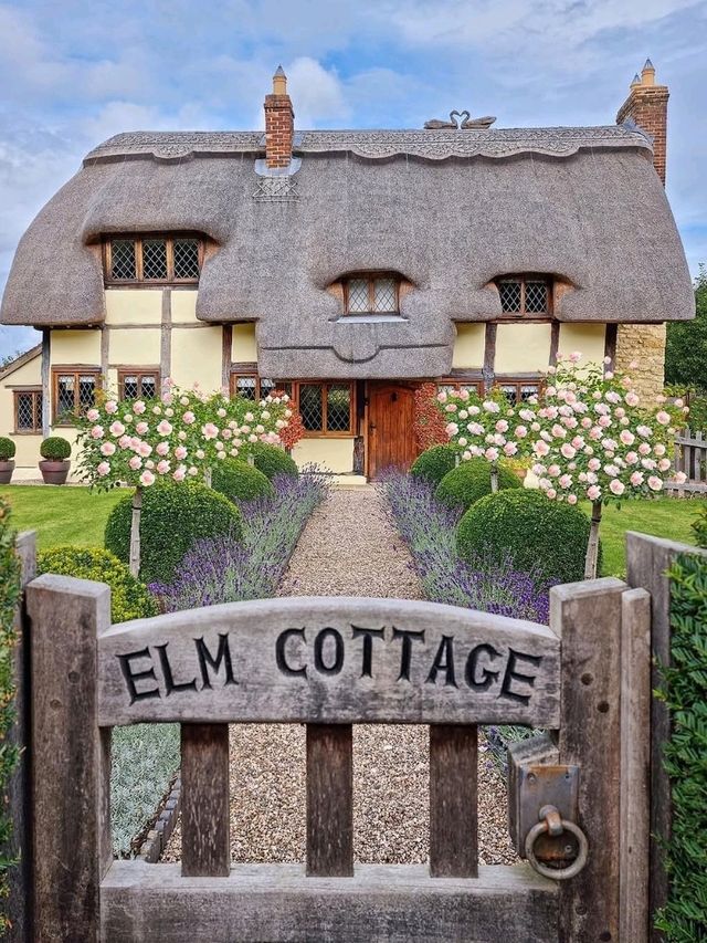 🏡 Cotswold Cottage: A Timeless Escape into English Country Charm 🌸