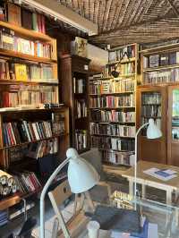 Konets Prekrasnoy Epohi -  a unique hybrid of bookstore and bar
