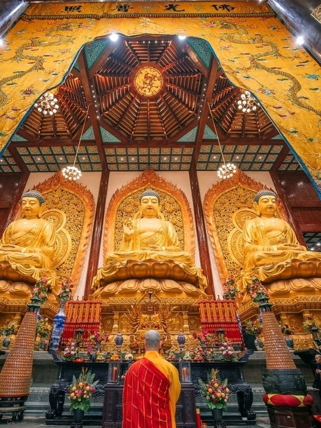 🛕 Chongyuan Temple – Suzhou’s Grand Lakefront Sanctuary