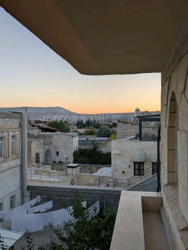 Ultimate Göreme Getaway: Sunrise, Hot Air Balloons, & Cave Cafes 🏜️🎈