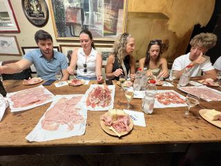 I originally just wanted to eat, but I ended up so full that I skipped dinner! 😂 | Bologna Food Tour Real Experience 🇮🇹🍷