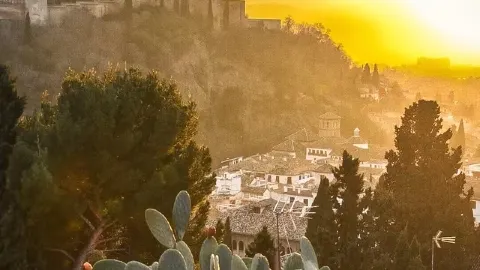 Золотой час в Гранаде никогда не разочаровывает. — traveler post in Sierra Nevada