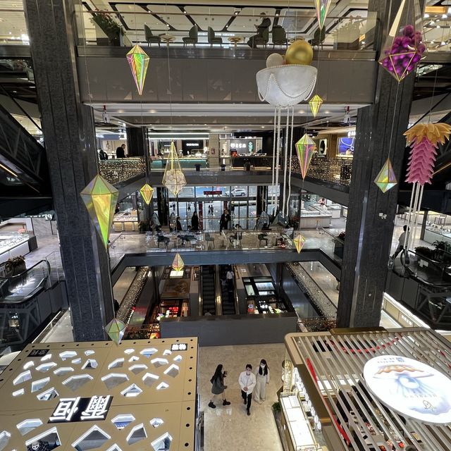 逛逛深圳金展珠寶廣場