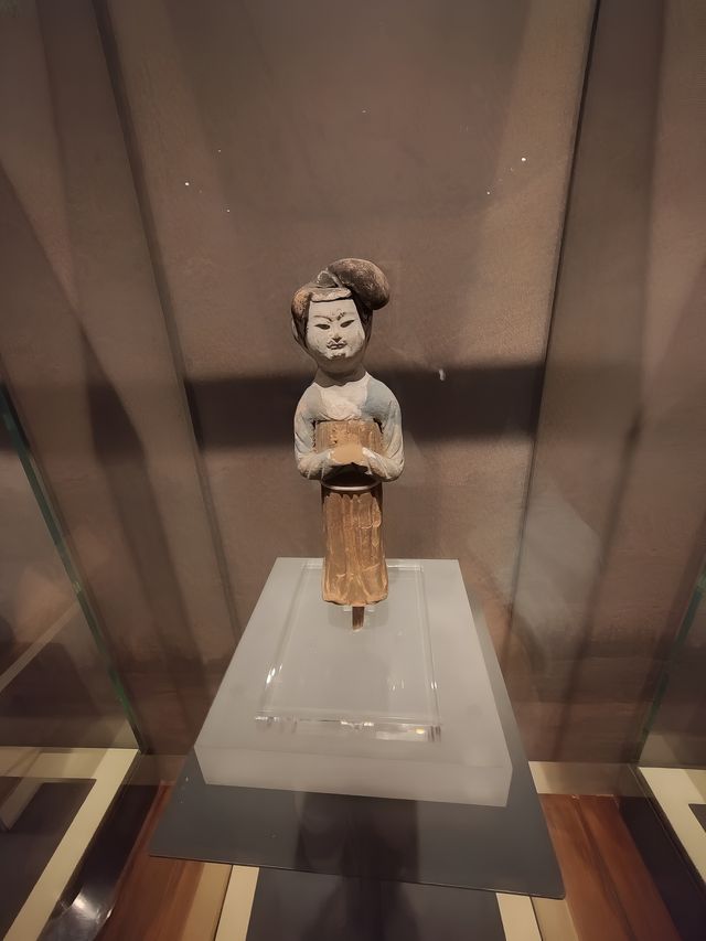 烏魯木齐省博物館的彩繪木桶