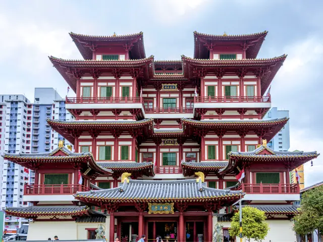 Awaken Your Faith: Journey to the Heart of Tranquility at Buddha's Tooth Temple! 🙏🏰