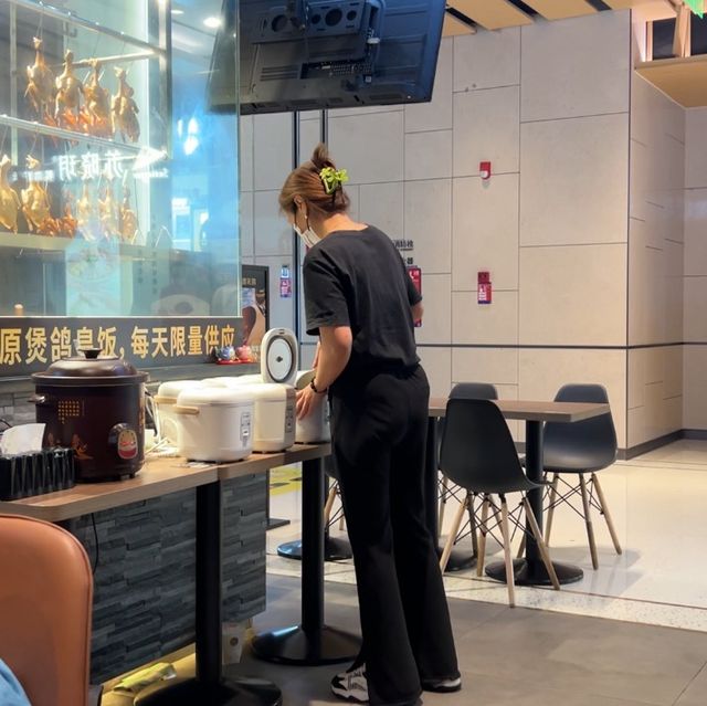 拖手仔去食乳鴿 電飯煲即叫即做煲仔飯！