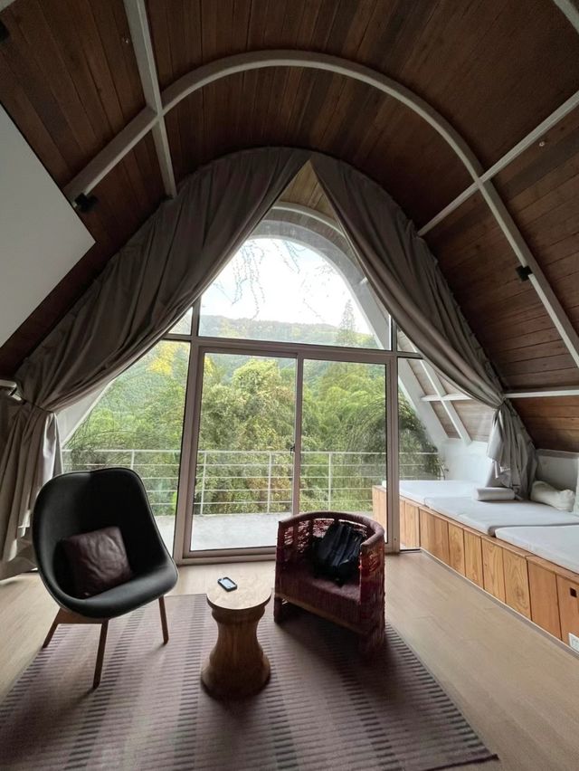 在夢境中醒來，竟然住進了森林童話樹屋…