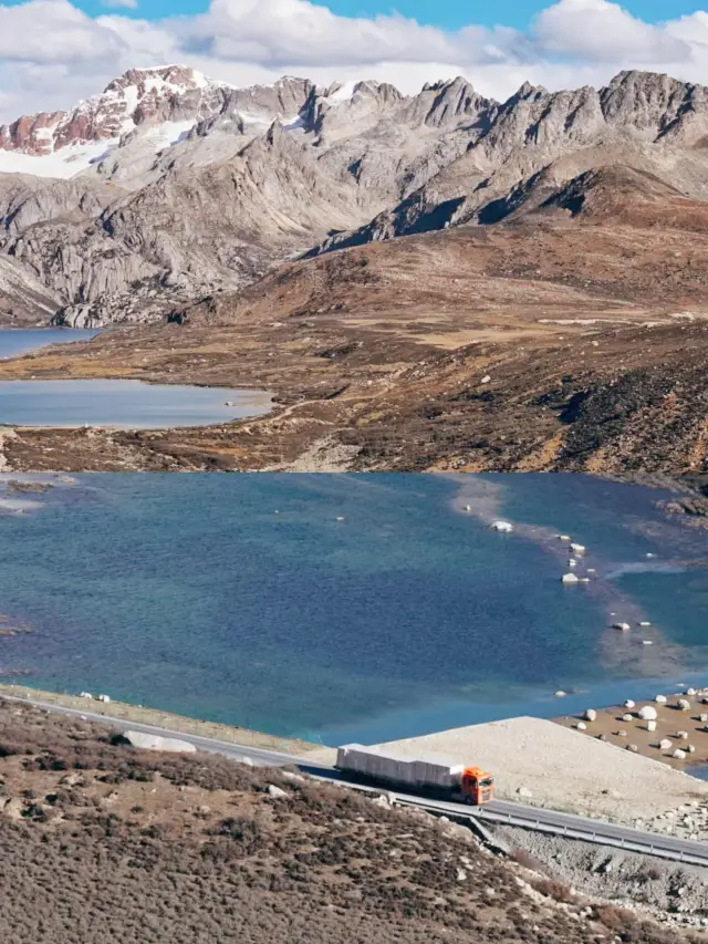 Sister Lakes, the jewel of the 318 Sichuan-Tibet line