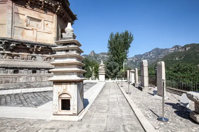 The Fangshan Yunju Temple Pagoda and Stone Sutras