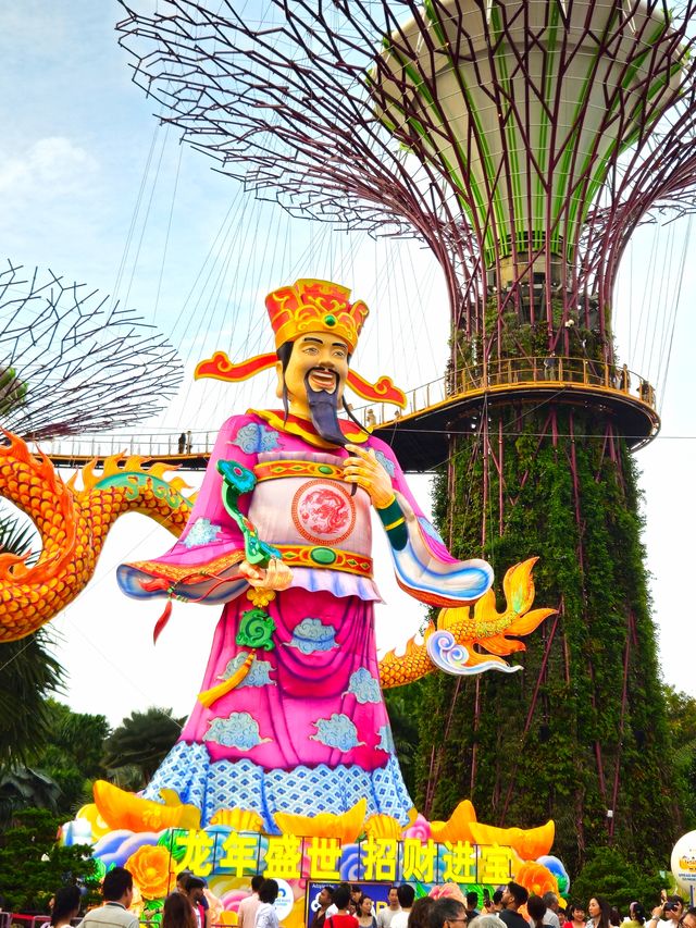 中國龍和財神新春飛到了新加坡
