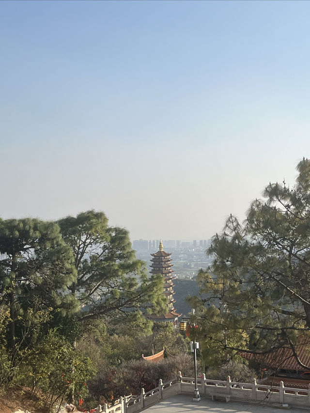 來彌勒市，遊彌勒寺