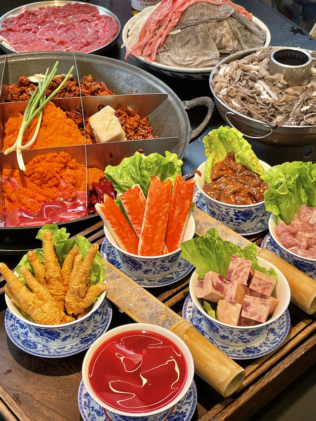 Listen to the locals of Dujiangyan! After visiting the Nanqiao, go eat at this Dam Dam Hot Pot!