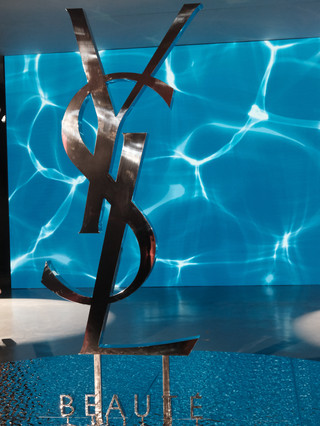 The YSL exhibition lands in Shanghai, available for only 3 days and it's super suitable for photo ops