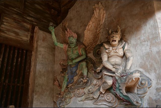 下霍護國靈贈王廟（國七）位於長治長子縣丹朱鎮下霍村下轄的八里窪自然村，創建於宋宣和四年（1122），後代均有修葺，現存正殿為金代遺構，獻殿及其餘建築大多為清代修建