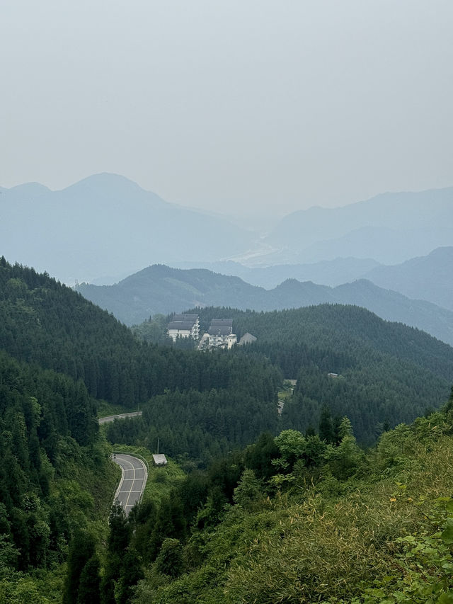 座落於什邡蓥華山｜避暑勝地歡迎你