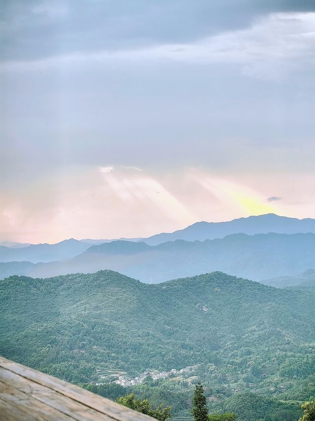 徽州秘境高山古村落，具有松馳感的民宿