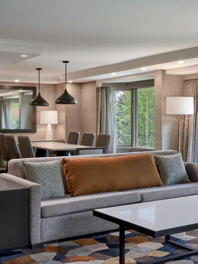🏔️ Escape to Kananaskis: Luxury Amidst the Peaks 🌲