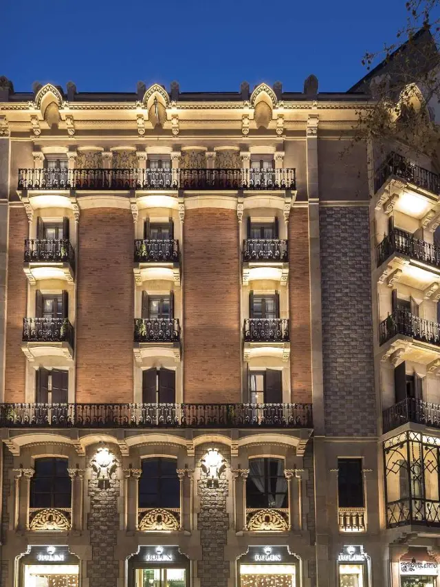 🌟 Barcelona's Luxe Hideaway: Monument Hotel 🌟