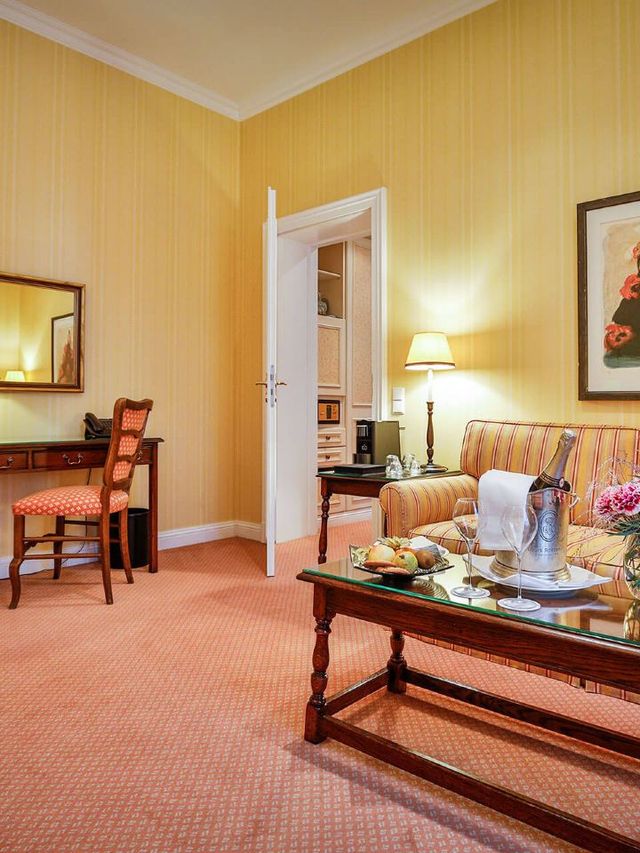 🌟🛏️ Westerland's Finest Stays: Hotel Stadt Hamburg 🌊