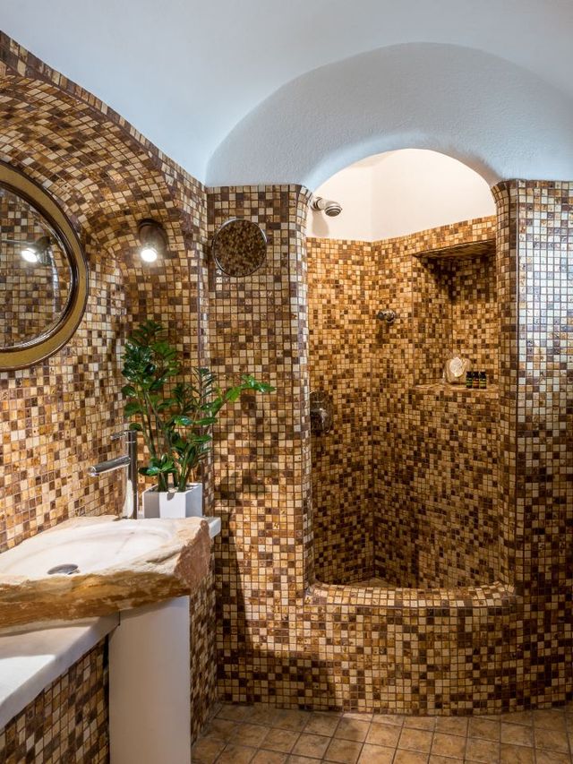 🌅 Santorini Sunset Dreams: Stay at Fanari Villas 🏨 🌅 Santorini Sunset Dreams: Stay at Fanari Villas 🏨