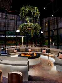 🌟 Toronto's Trendy Sleep Spots: W Hotel's Chic Retreat 🌟