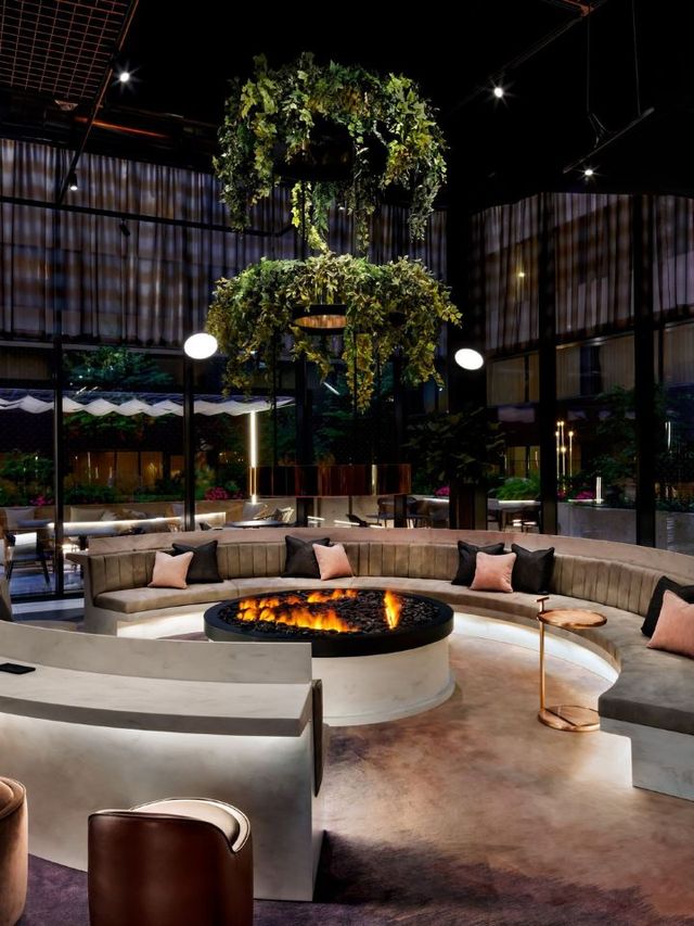 🌟 Toronto's Trendy Sleep Spots: W Hotel's Chic Retreat 🌟