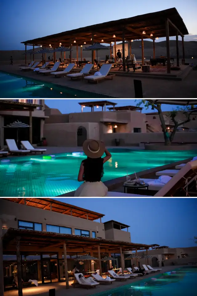 การขี่อูฐไปพักที่โรงแรมในทะเลทรายเท็งเกอรีเป็นประสบการณ์แบบไหน?