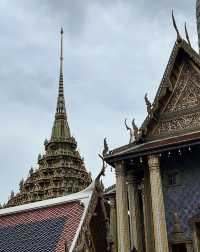 《曼谷水門寺：神聖與現代交織的奇幻之旅。