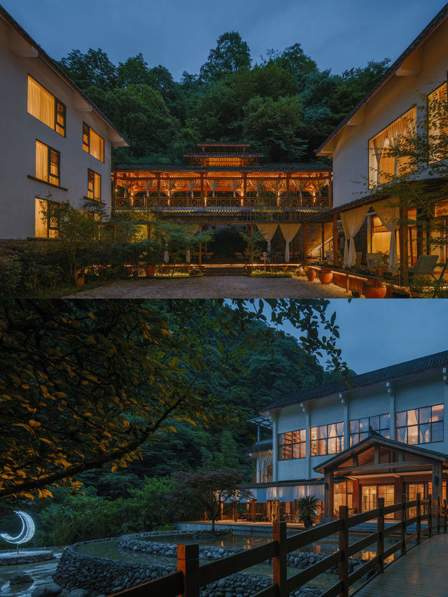 青城山泡溫泉，人均 150 元，我投這裡一票。