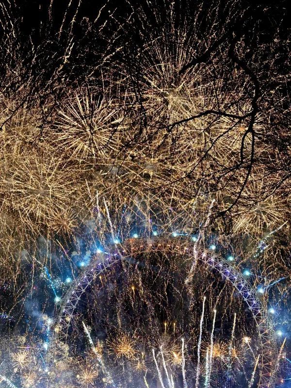 London New Year's Eve Fireworks: The Significance of Live Photos