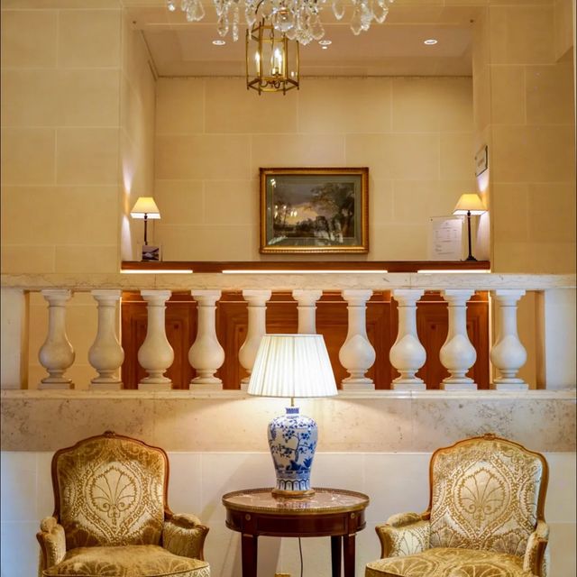 Luxurious hotel in paris 