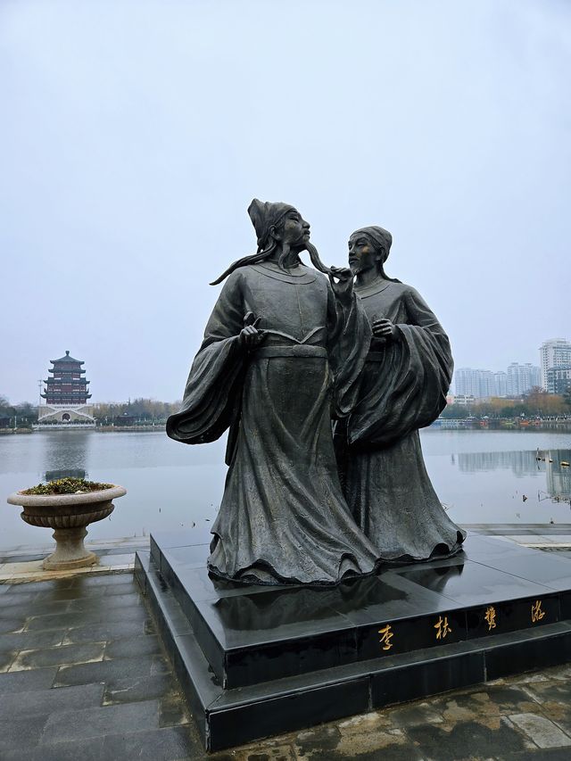 南池荷淨 李杜攜遊