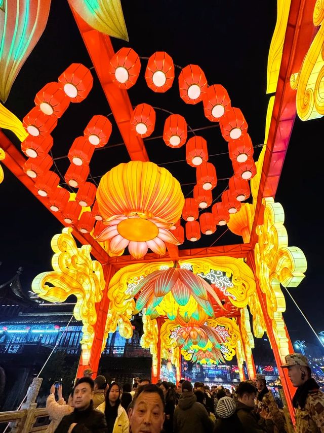 今年嘅燈會好熱鬧，快嚟呢度睇秦淮燈展！