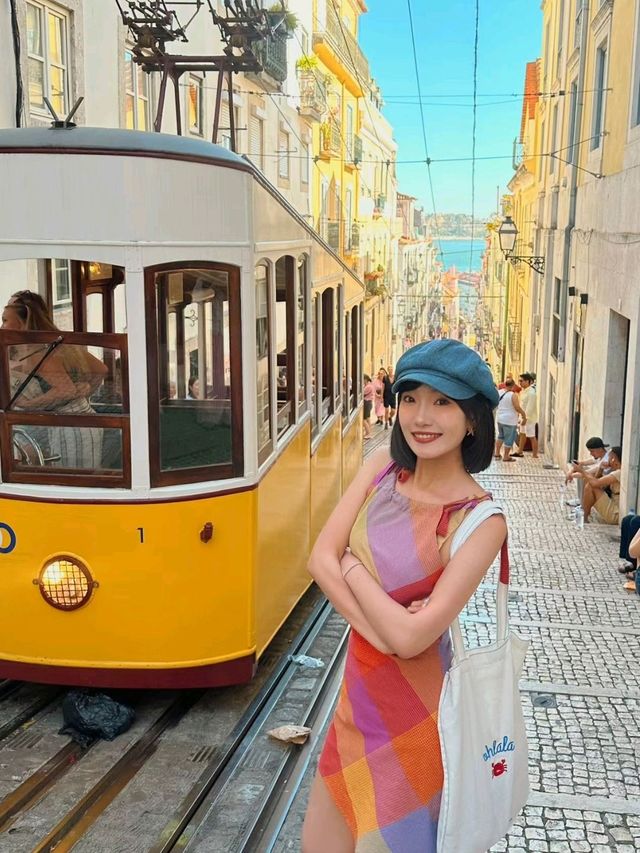 A Mountain City and the Colorful Lisbon🇵🇹