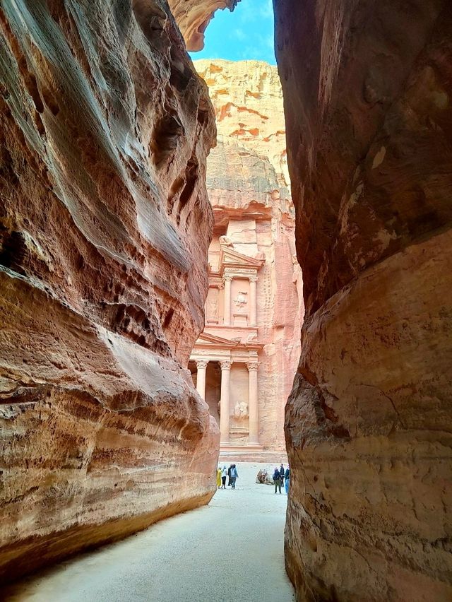Exploring the Magnificent Treasury of Petra 🏺✨
