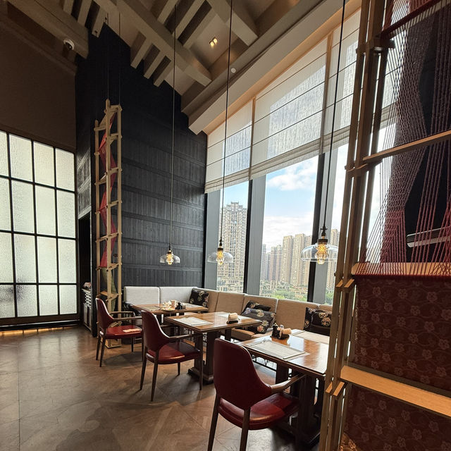 Best Hotel in Chengdu: Luxurious 5-Star Traditional Chinese Style