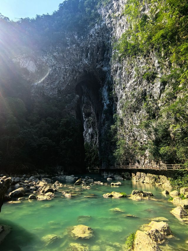 荔波大小七孔全景遊，坐船穿越峽谷超愜意！