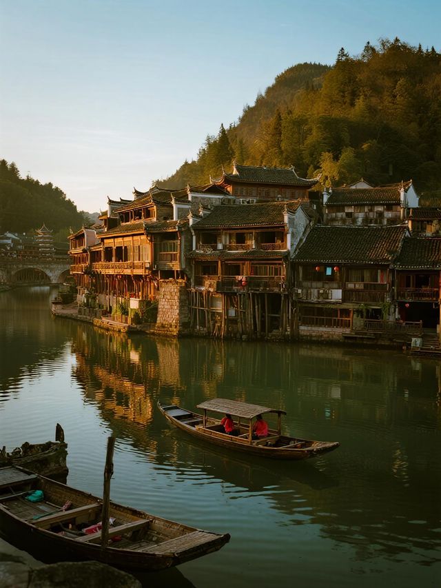 鳳凰古城下游隱藏玩法！小眾路線避開人潮，邂逅詩意湘西​
