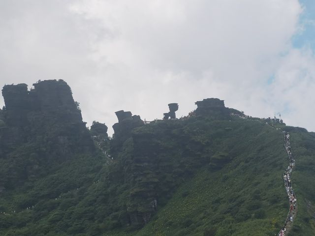 貴州必去！梵淨山+千戶苗寨3日遊，雲霧繚繞嘅人間仙境超正 Day1：貴陽→梵淨山 梵淨山（