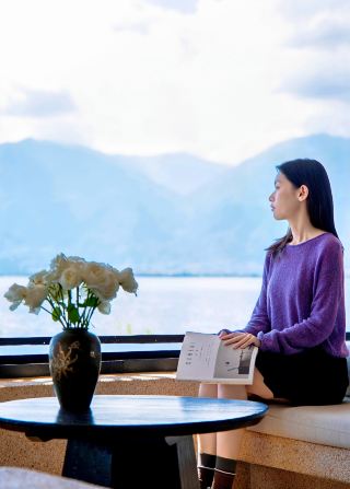 누워서 바라보는 얼하이 호수, 대리 쌍랑에서 느끼는 느린 시간의 치유