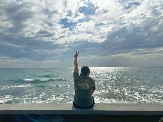 對聖托里尼印象大多來源於它藍白一面的浪漫，但其實粗獷美也是聖托里尼鮮少宣傳的一張名片！Fira為中心