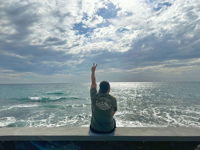 對聖托里尼印象大多來源於它藍白一面的浪漫，但其實粗獷美也是聖托里尼鮮少宣傳的一張名片！Fira為中心