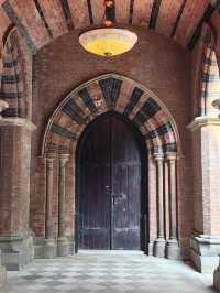 深秋限定在上海百年紅教堂遇見金色浪漫