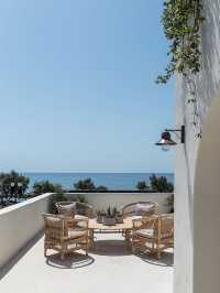 希臘聖托里尼｜打卡隱藏黑沙灘邊的絕美酒店