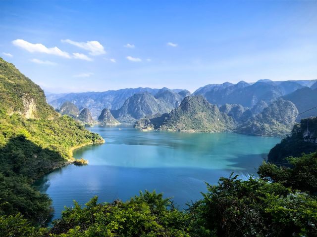 深藏於桂西群山之中的浩坤湖～秋天才是最好的觀賞時節