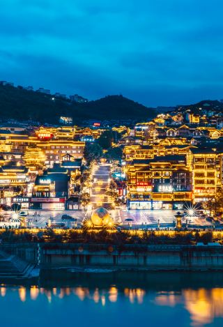 城の中心の花火＋酒の町探訪｜仁懐のコアな旅の選択肢