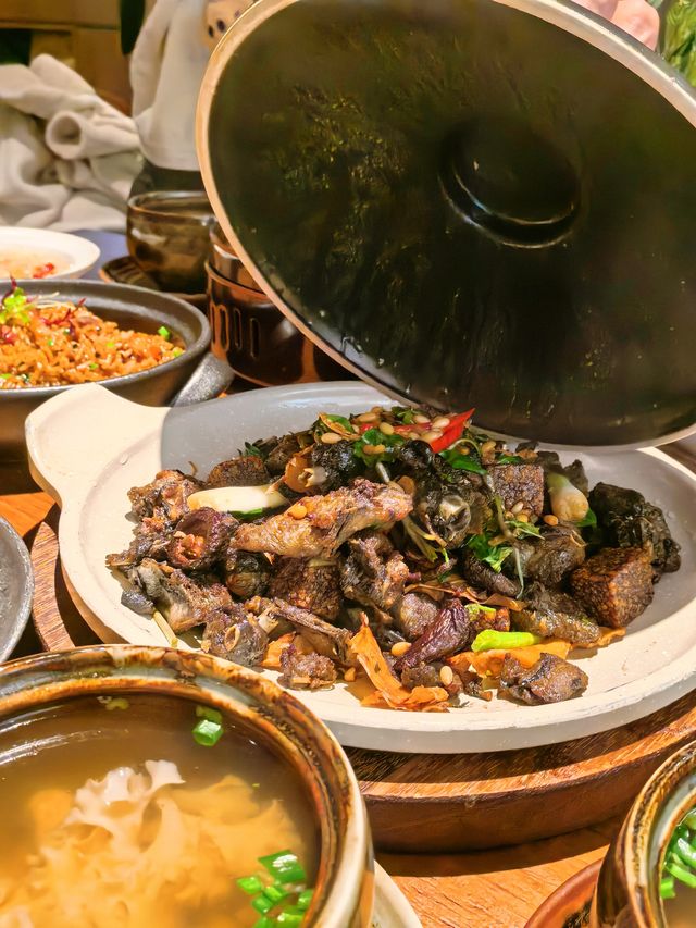 幸福就是！跟好友逛街吃到喜歡的餐廳～