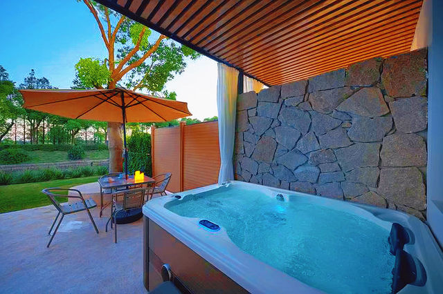 上海迪士尼旁藏了個「溫泉天堂」！私湯泡池，玩累一秒回血攻略