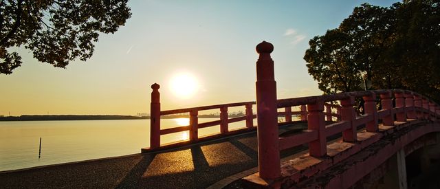 夕陽映照下的歐式建築構成的絕美風景